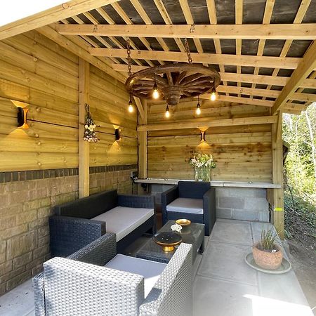 Riverside 2 Bedroom Townhouse With Car Charger Abergavenny Exterior foto