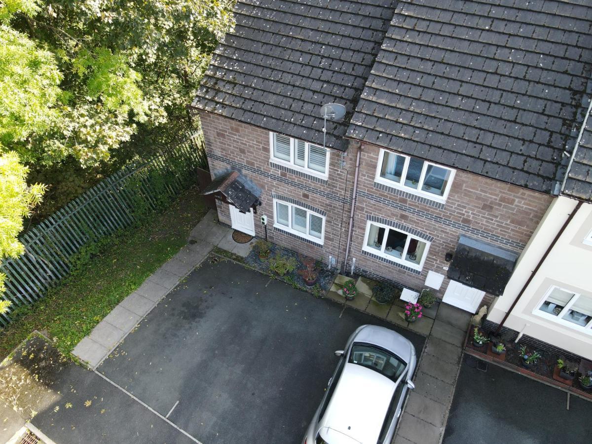 Riverside 2 Bedroom Townhouse With Car Charger Abergavenny Exterior foto
