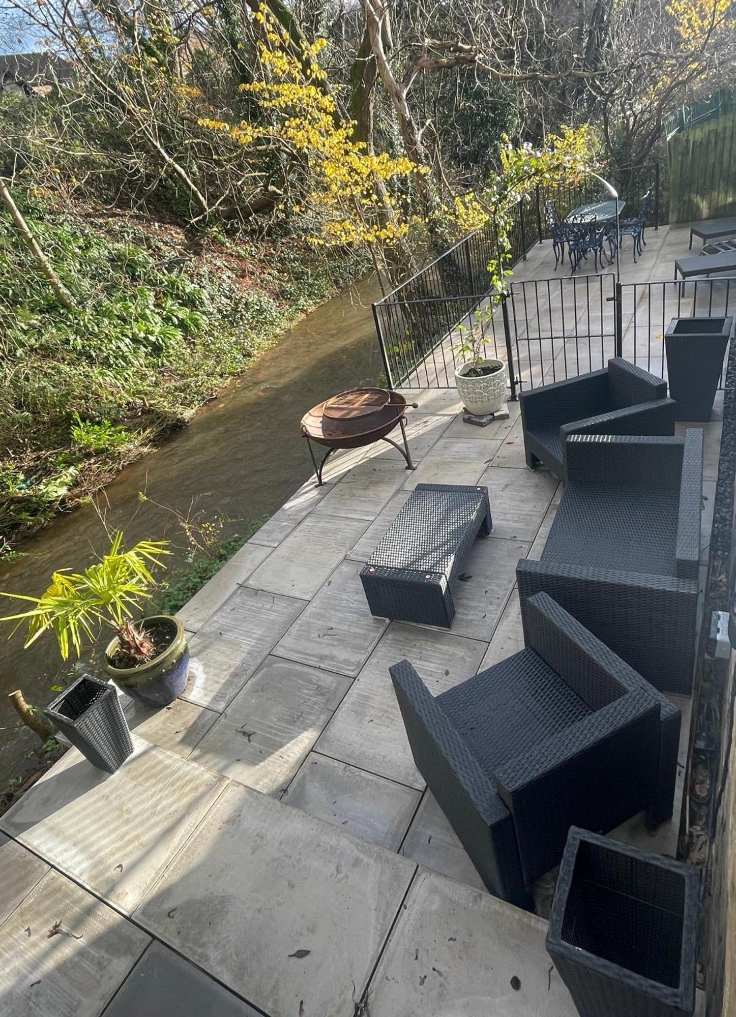 Riverside 2 Bedroom Townhouse With Car Charger Abergavenny Exterior foto